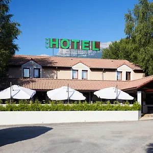 Logis Des Trois Massifs Hotel